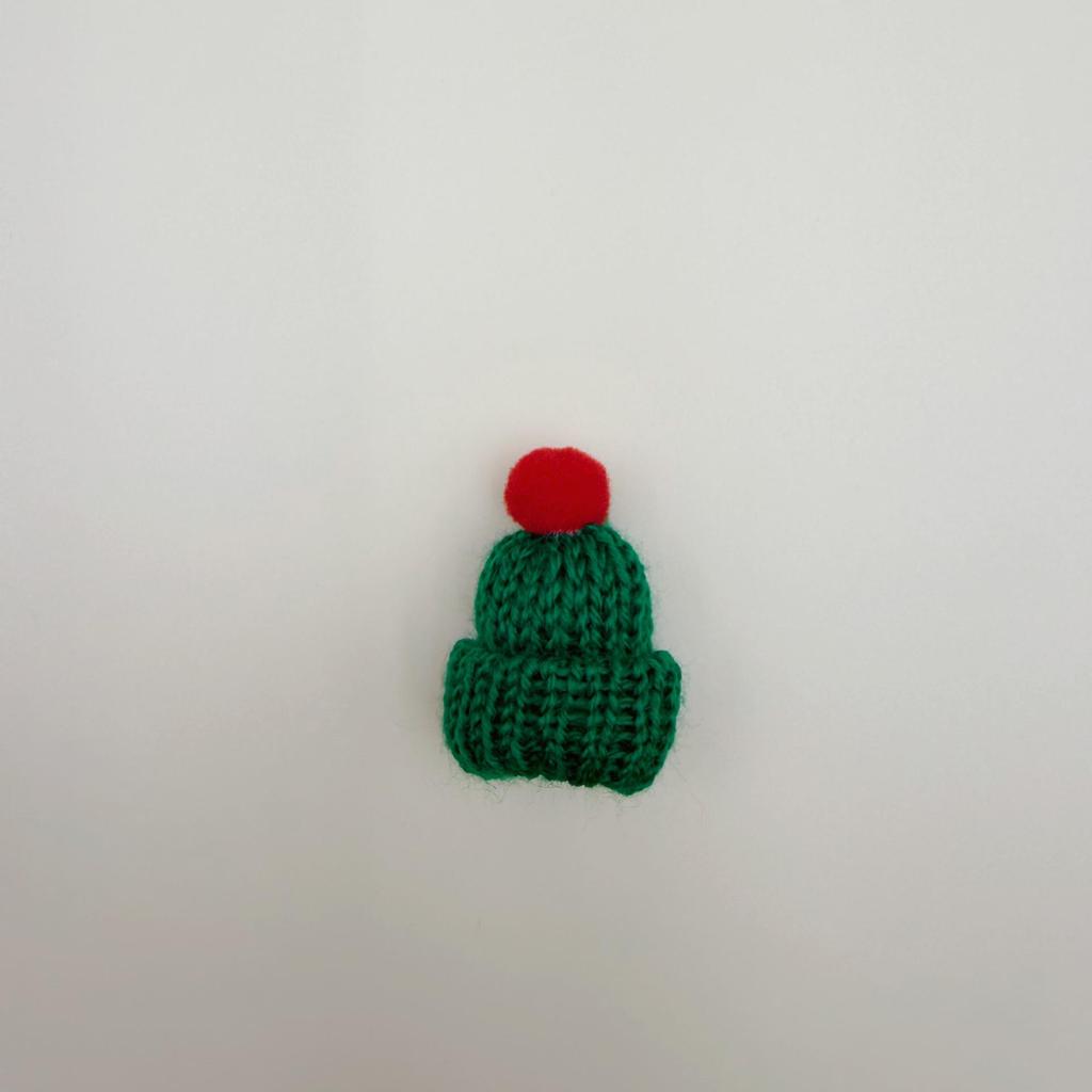 Cute Mini Knitted Christmas Hat for Dolls - Decorative Wool Finger Hat