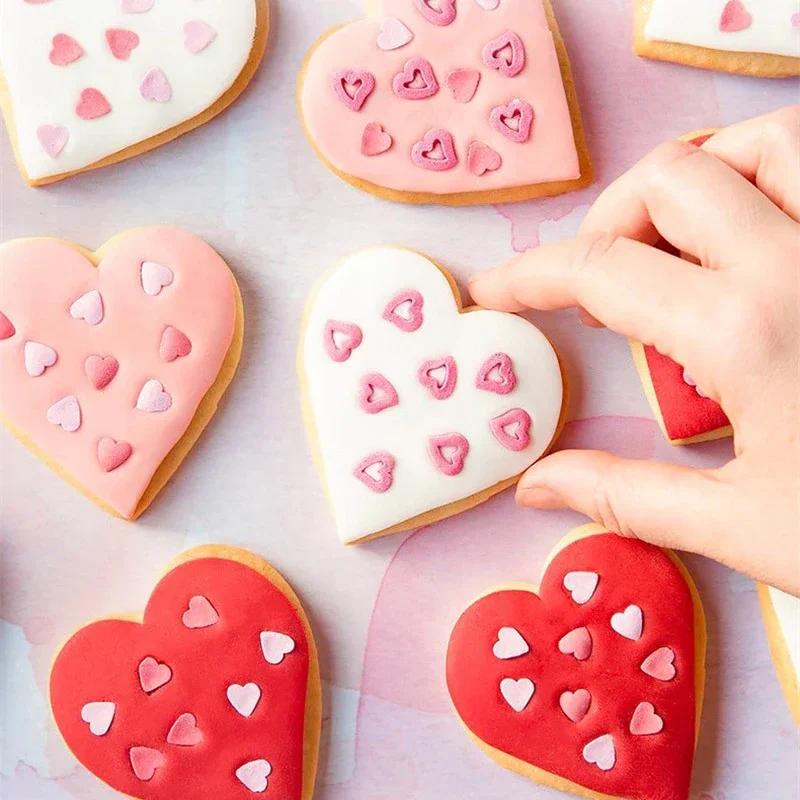 Love Heart Cookie Stencils Valentine‘s Day Fondant Mold Biscuit Baking Moulds Coffee Powder Sieve Pastry Spray Tools for Wedding