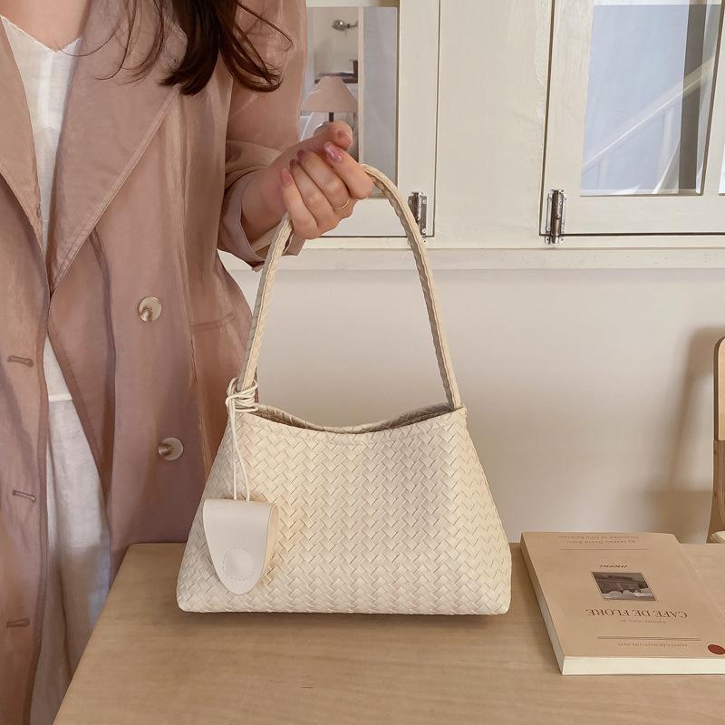 Woven Texture Shoulder Bag with Braided Handle Elegant Design for Daily and Casual Wear