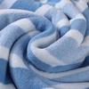 Weiches saugfähiges Korallenfleece Bade- und Gesichts-Handtuch - fusselfrei, Streifen-Design