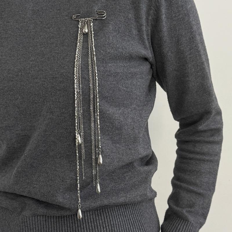 Retro Styles Alloy Brooch Pin With Imitation Pearls Accent Adjustable Chain Tassels Designs Unisex Fashion Accessory
