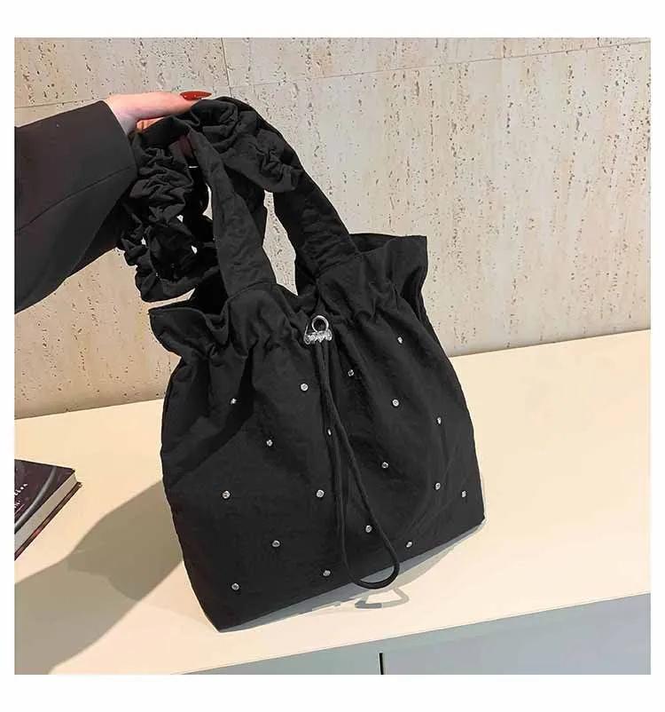 Fashion Heart Pattern Small Shoulder Bag for Women Minimalist Crossbody Bag with Adjustable Strap and Drawstring Closure Suitable for Daily Use