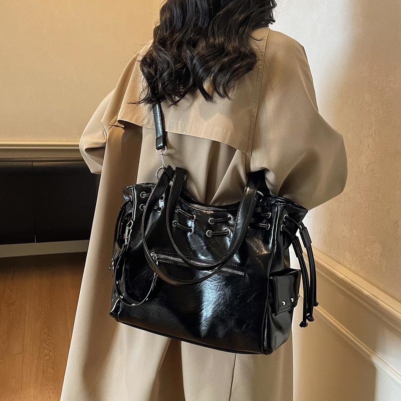 Trending Drawstring Backpack Multi-pocket Leather Bag Stylish Shoulder Bag for Women
