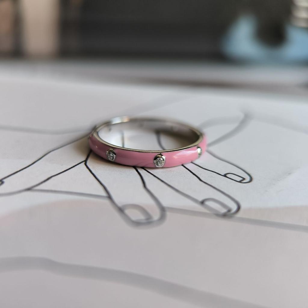 Серебряное кольцо с емаллю, фианитами, вес изделия 1,91 гр (60002257)