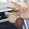 Nouveau Diffuseur Rond Premium en Bois Fait Main en Bois de Cire Blanche et Noyer Noir Élégant Accessoire d'Aroma pour Suspension de Voiture