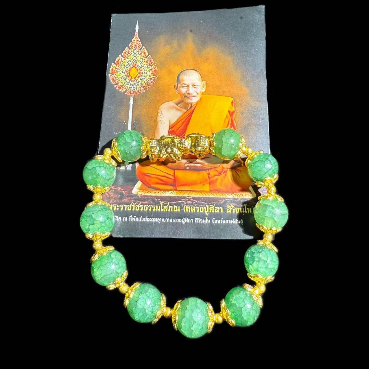 Thai Buddhist Bracelet: Luang Por Maha Sila & Ji Gong Pixiu Scripture Bracelet for Men, Women, & Couples зелёный