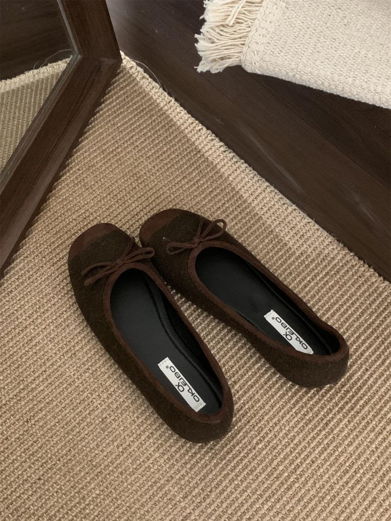 

Xiaoxiangfeng woolen bow shallow mouth single shoes women s 2025 autumn and winter new models with skirts late evening wind grandma shoes ladyshoes 39 темно-коричневого