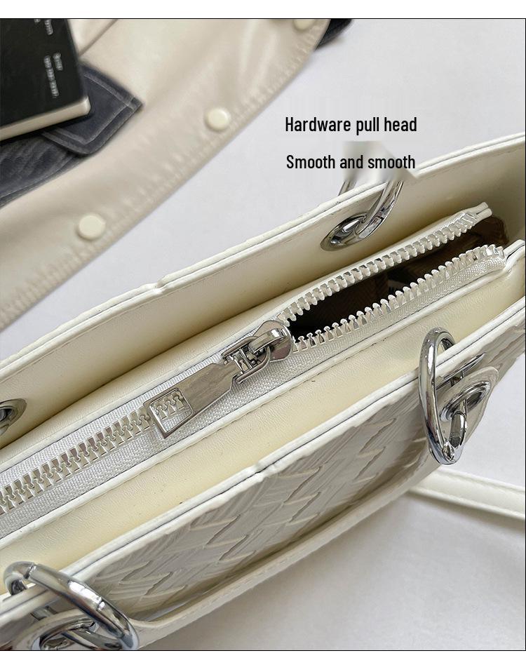 2026 Autumn/Winter Matte Metal Buckle Woven Tote with Large Capacity - Retro Women's Shoulder & Handbag.