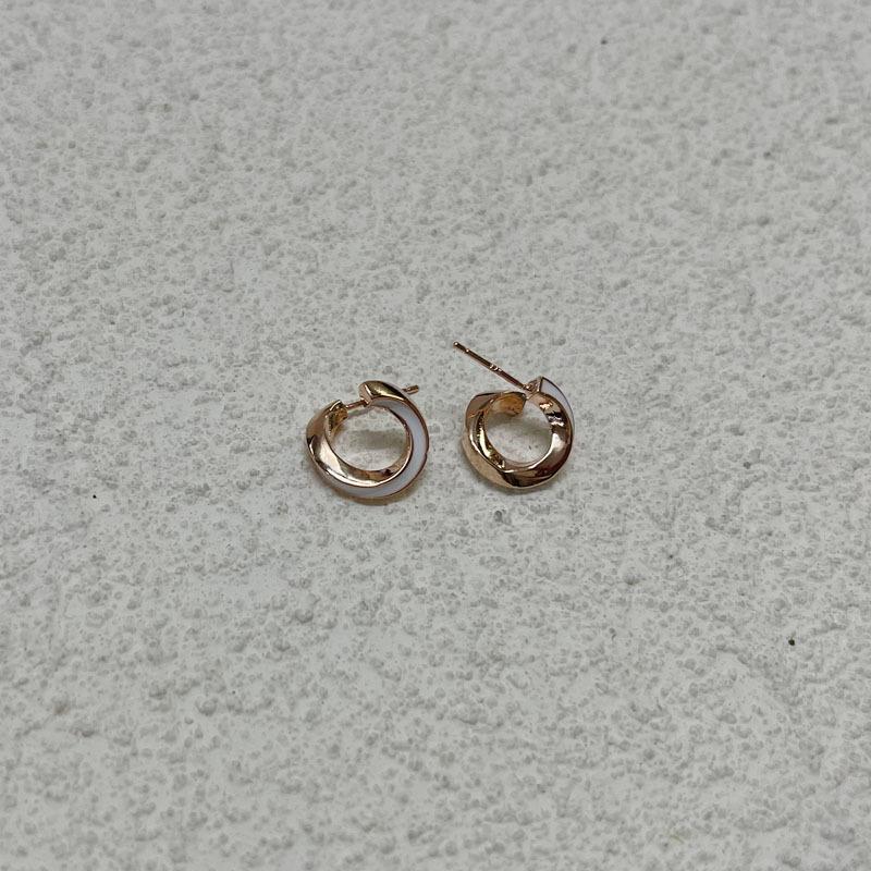 

Серьги корейские темпераментные женские серьги-гвоздики Ins Cold Wind из эпоксидной смолы белого цвета