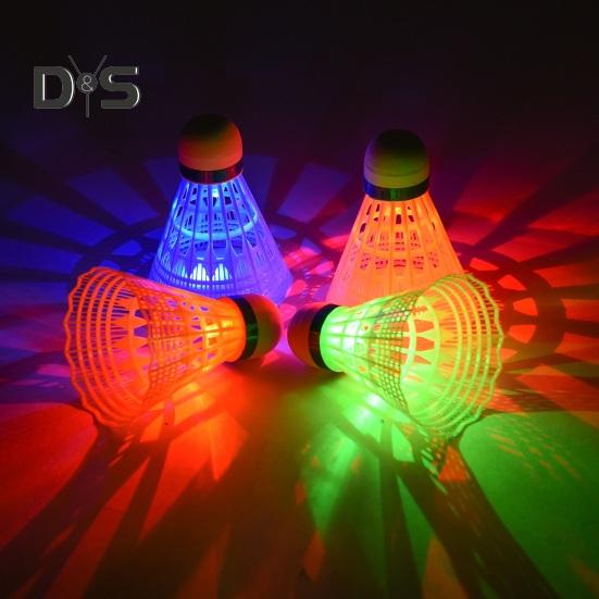 3/4 /8 Pcs LED Badminton Petecas Longa Duração Noite Visível Nylon Brilhante Petecas À Prova de Vento Iluminação Badminton para Jogo Noturno