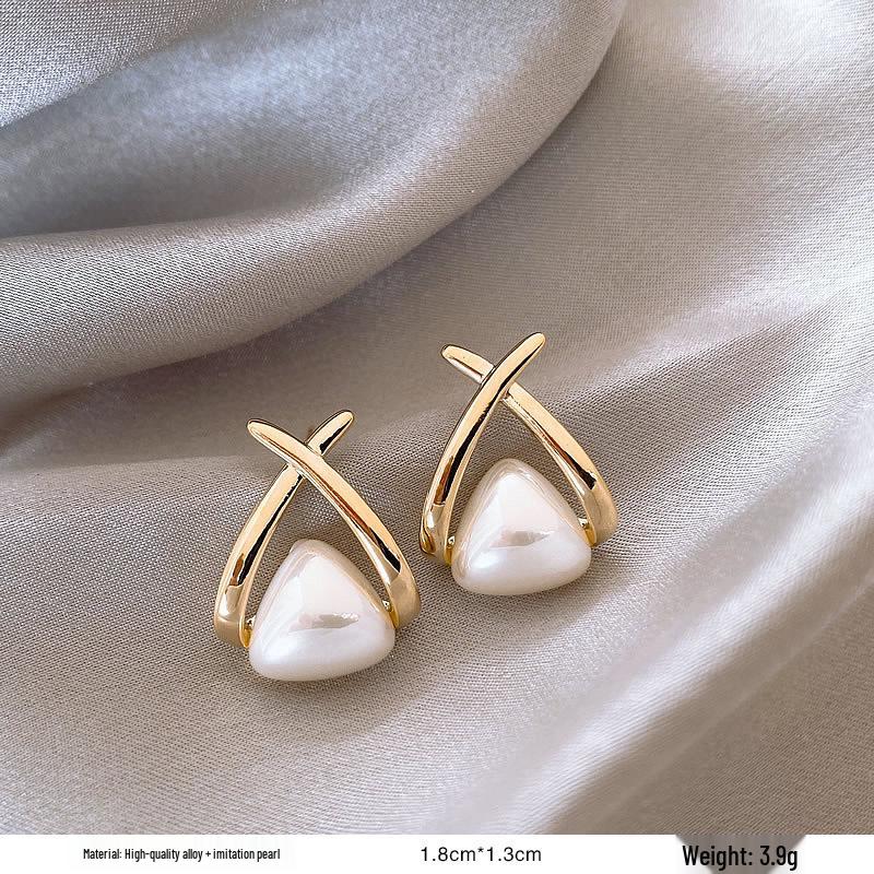 French Retro Pearl Plaid Earrings: Luxury Korean Studs for Women