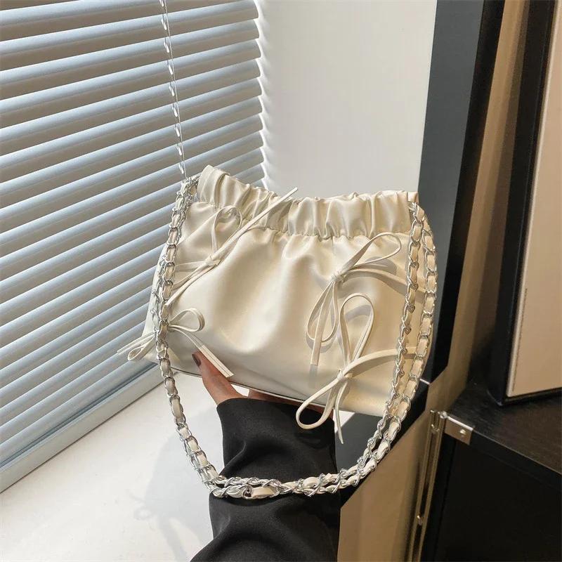 Simple Casual Fashion Shoulder Women's Bag Large Capacity  Spring New Simple Casual Classes Commuter Bucket Bag