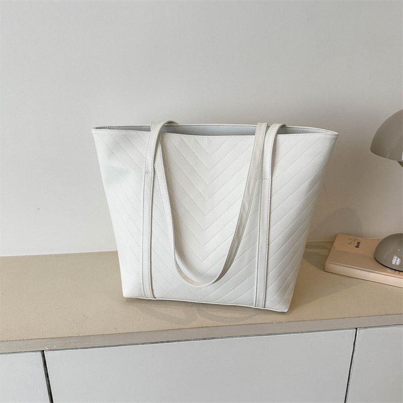 Chic Pu Leather Shoulder Bag For Women Spacious And Fashionable Design