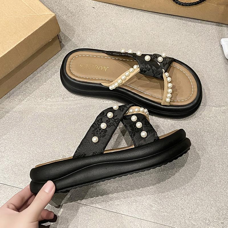 Muffin thick-soled pearl slippers women's summer wear new summer skirt embroidery versatile beach cool slippers