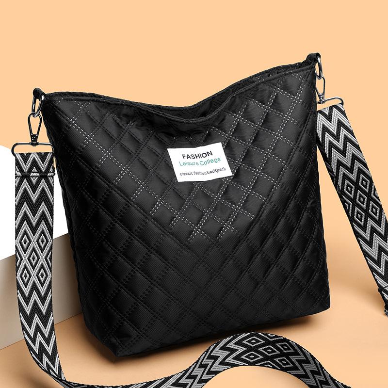 

Fashion cotton shoulder bag with diamond pattern letter label crossbody bag, small fragrance style, large capacity women s bag 23X11.5X25CM білий