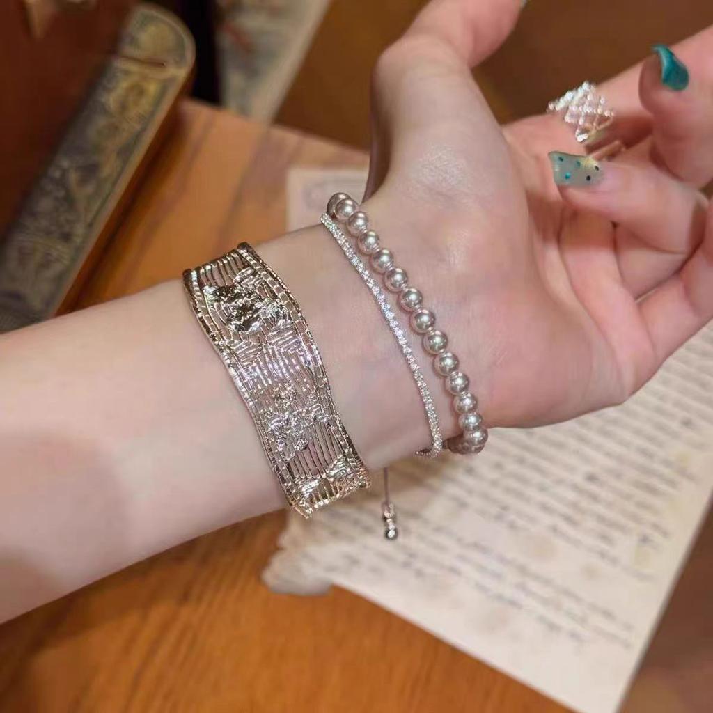 Hollow silver open bracelet girls new niche design sense high value bracelet fashion versatile jewelry