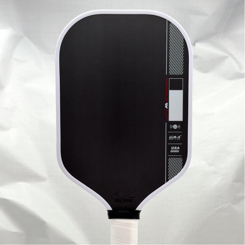Heat-pressed one-piece four-generation core carbon fiber pickup rackets
