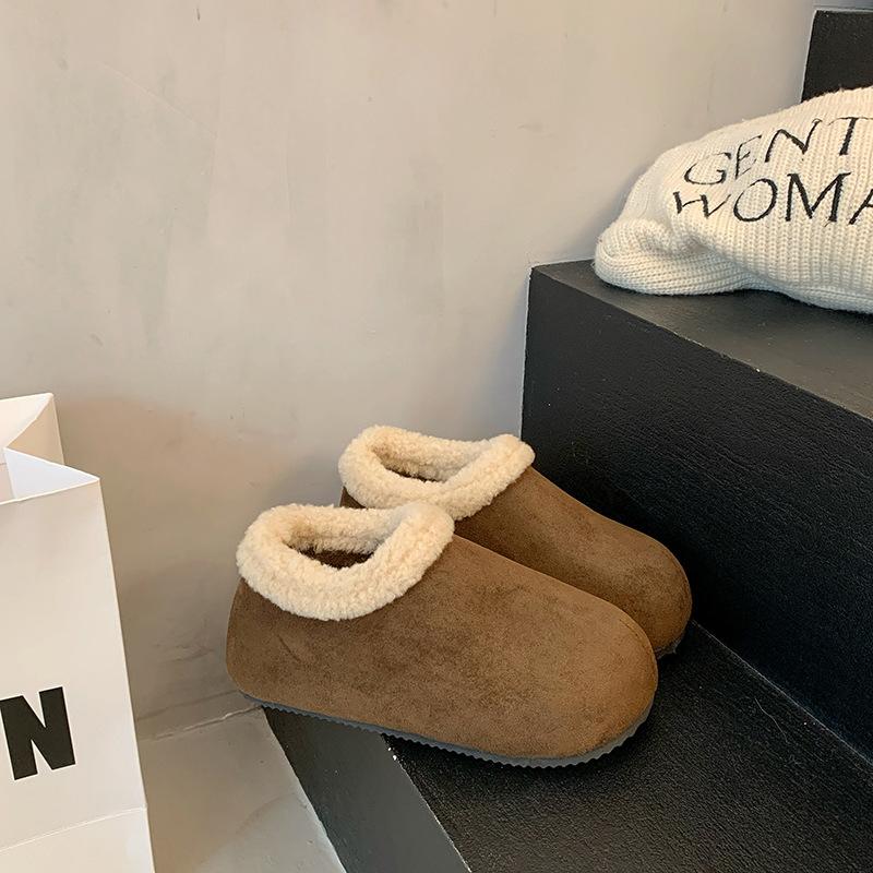 

2024 новые бархатные теплые зимние хлопковые туфли для женщин, чтобы носить ленивые тапочки с одной педалью на толстой подошве, пушистые туфли 40