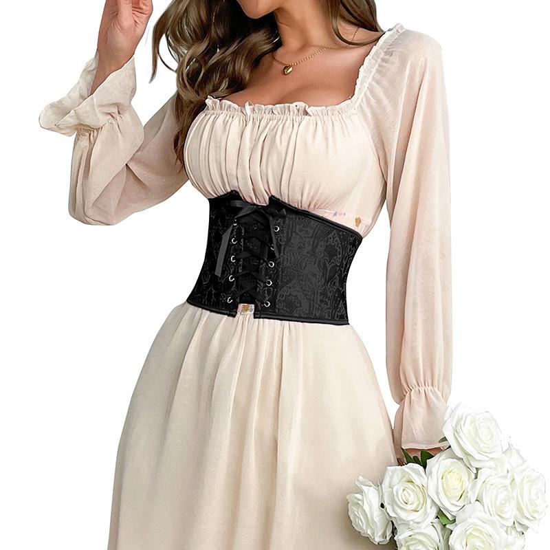 

Изделия с хвостом очень короткие, застежка на талии спереди, ретро-застежка на талии, а также утягивающая одежда носят с декоративными поясами. M(INTL.S)