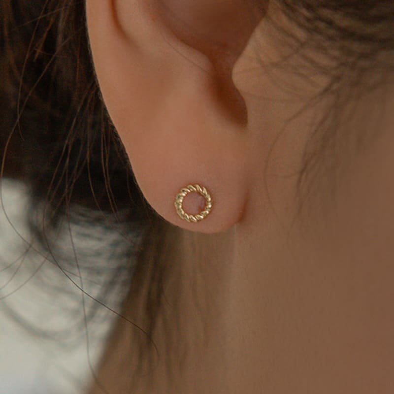 LUNNE 14k Twisted Round Piercing Earrings (14k Gold) S14