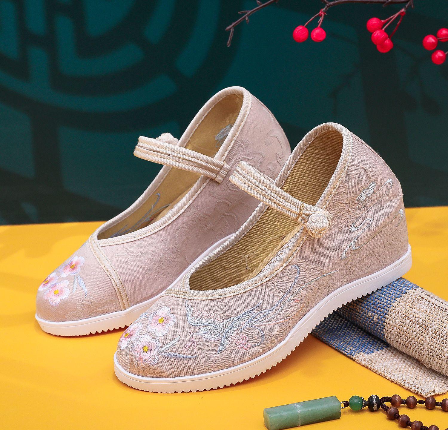 

Плей Ян, новый внутренний рост высоты, старые пекинские тканевые туфли для женщин с туфлями Ханфу, туфли на высоком каблуке и толстой подошве с вышивкой 41 бежевый