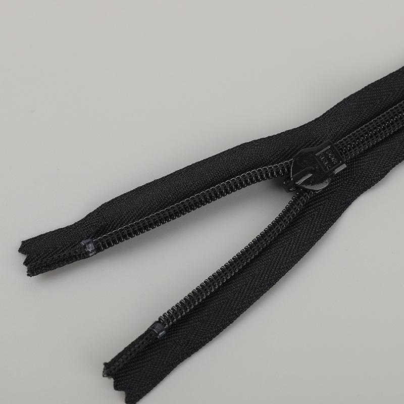 YKK 3cc Neviditelný zip pro oblečení a kapsy - K dispozici více velikostí