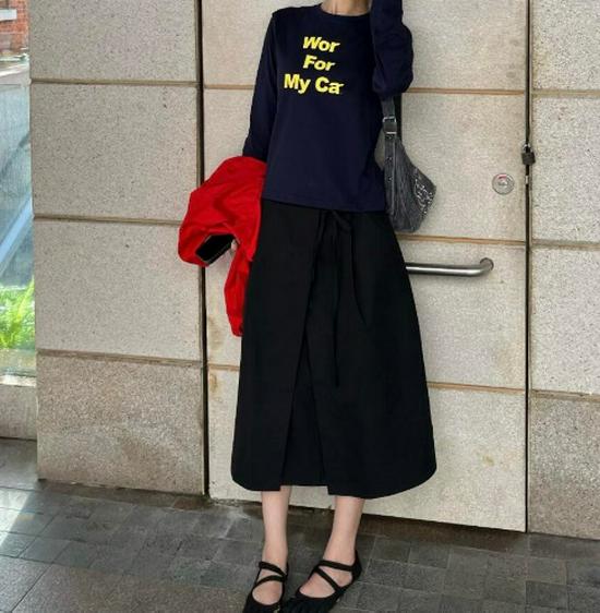 

Women s Slim Fit Long Sleeve Crew Neck T-Shirt, 92% Cotton, 8% Spandex, 40 Count, Perfect for Spring and Autumn. Medium темно-синього кольору