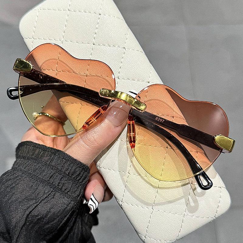 New Rimless Sunglasses Heart Fashion Pc Frame Women Men Code Round Sun Glasses for Female Male Gradient Traveling Oculos Glasses