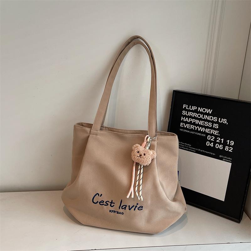 

Простая текстура, модный тренд, новая осенняя сумка-тоут через плечо 2025, повседневная, в зарубежном стиле, женская сумка большой вместимости Without pendant хаки