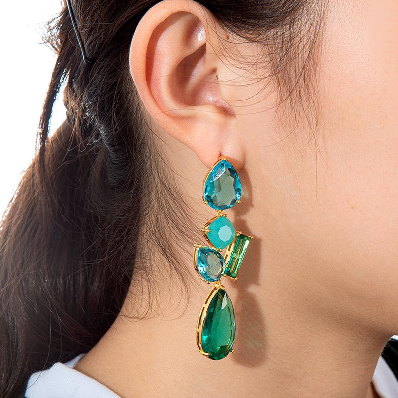 

Женские серьги-пусеты из 18-каратного золота с PVD-покрытием, вакуумное напыление, цирконы - Сохранение цвета и легкая роскошь зелёный