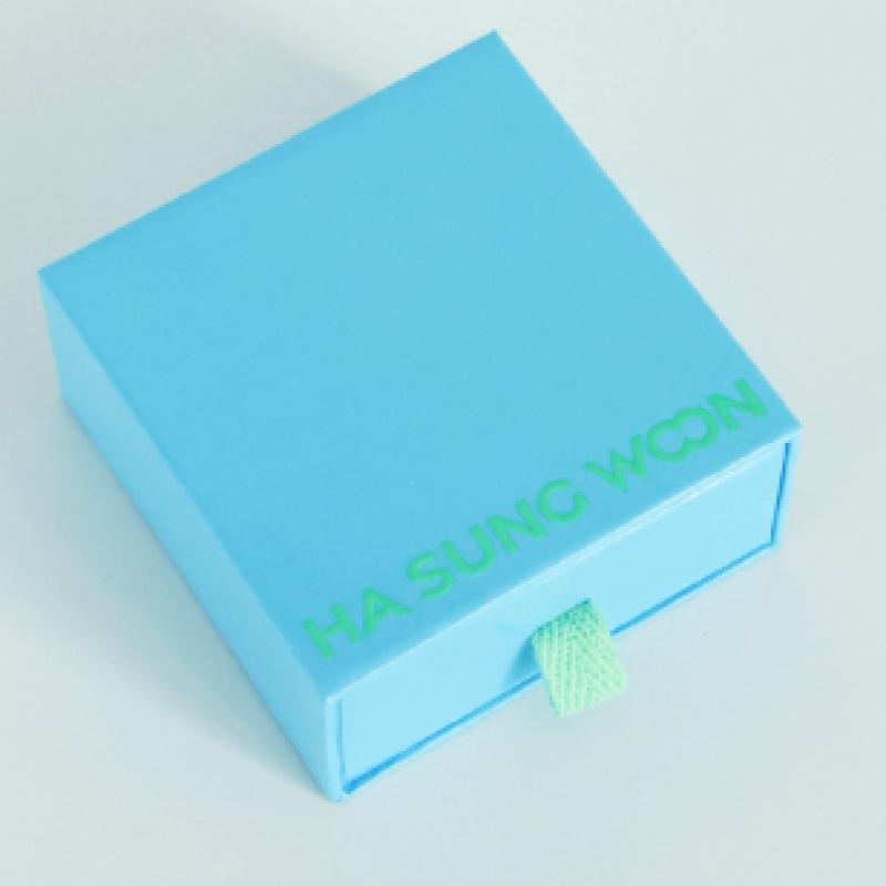 Ha Seong Woon   06 Necklace  8th Mini Album Pop Up Md