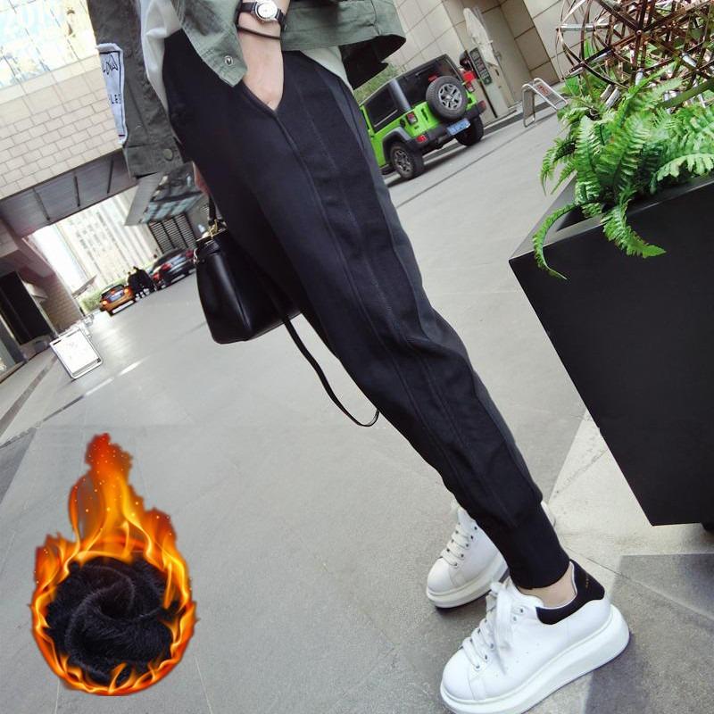 Schmal geschnittene Jogginghose mit hoher Taille Schwarz Schlankmachende Hose