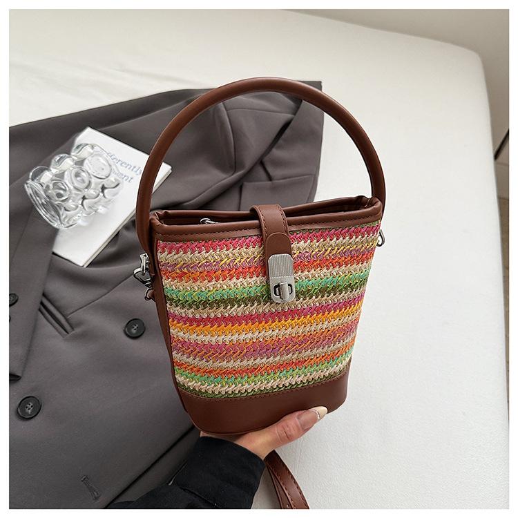 

Woven bag women s 2025 new niche design messenger bag summer contrasting color striped handbag foreign style bucket bag зелений