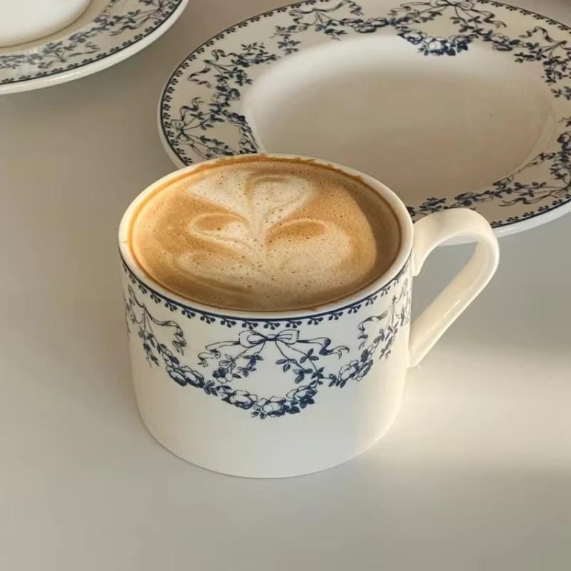 Tazza da caffè e piattino in finta ceramica floreale retrò francese