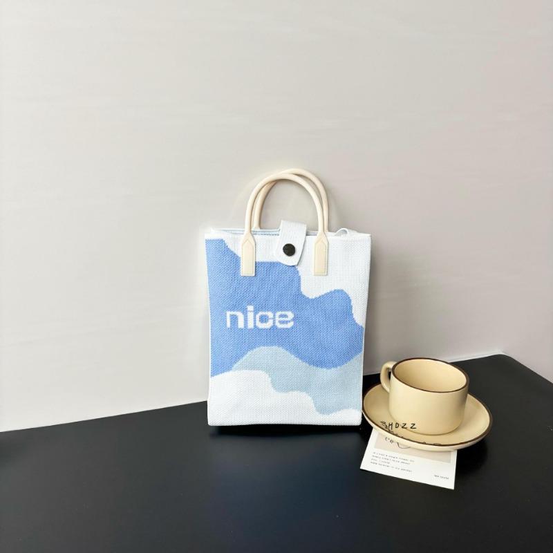 New large-capacity knitted bag, mobile phone bag, niche shoulder messenger bag, high-end, cartoon fashion handbag.