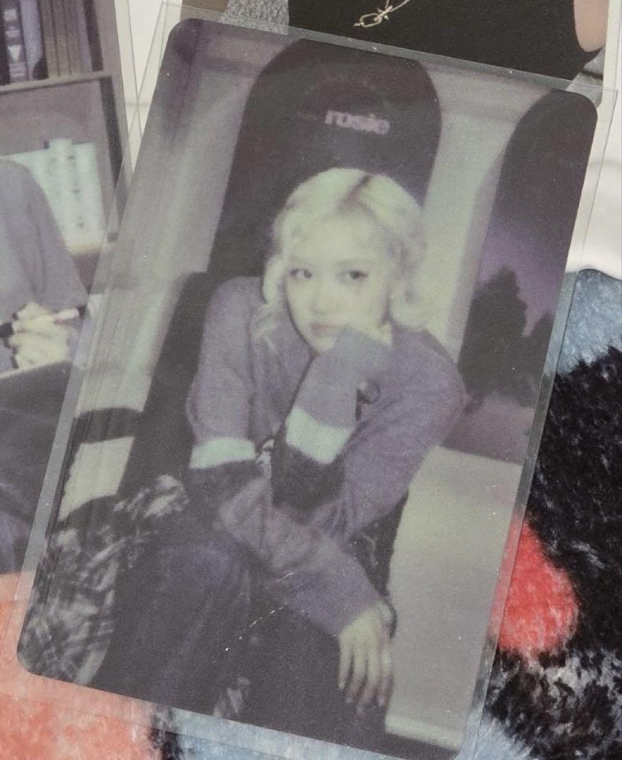 

[USED] BLACKPINK Rosé Rosie Morfan Pop-Up Limited Trading Card B