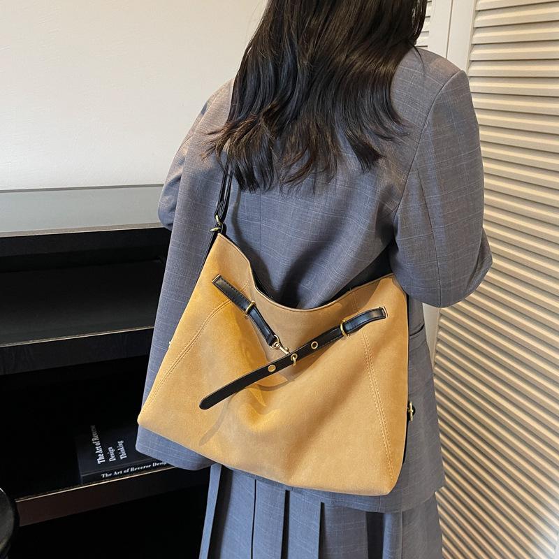 Women's 2025 Autumn/Winter Fashion: Casual Large-Capacity Textured Tote & Crossbody Backpack