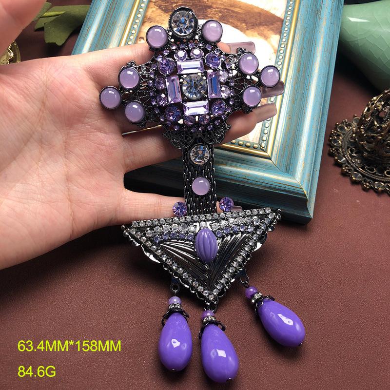 

Кулон в виде капли воды Модная тяжелая промышленность Фиолетовый драгоценный камень Алмазная инкрустация Брошь Геометрический дизайн Универсальная булавка