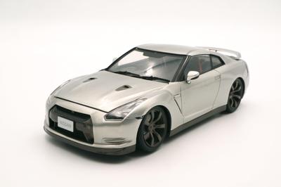 Fujimi Model Seria Inch Up NISSAN Model Plastikowy z Silnikiem (FUJIMI) 1/24 Nr 131 GT-R (R35)