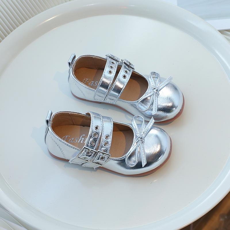 

Girls Flat Shoes Non-slip Soft Sole Kids Princess Shoes Silver Simple Bow 2025 New Girls Leather Shoes Performance Dance Elegant 24 серебряный