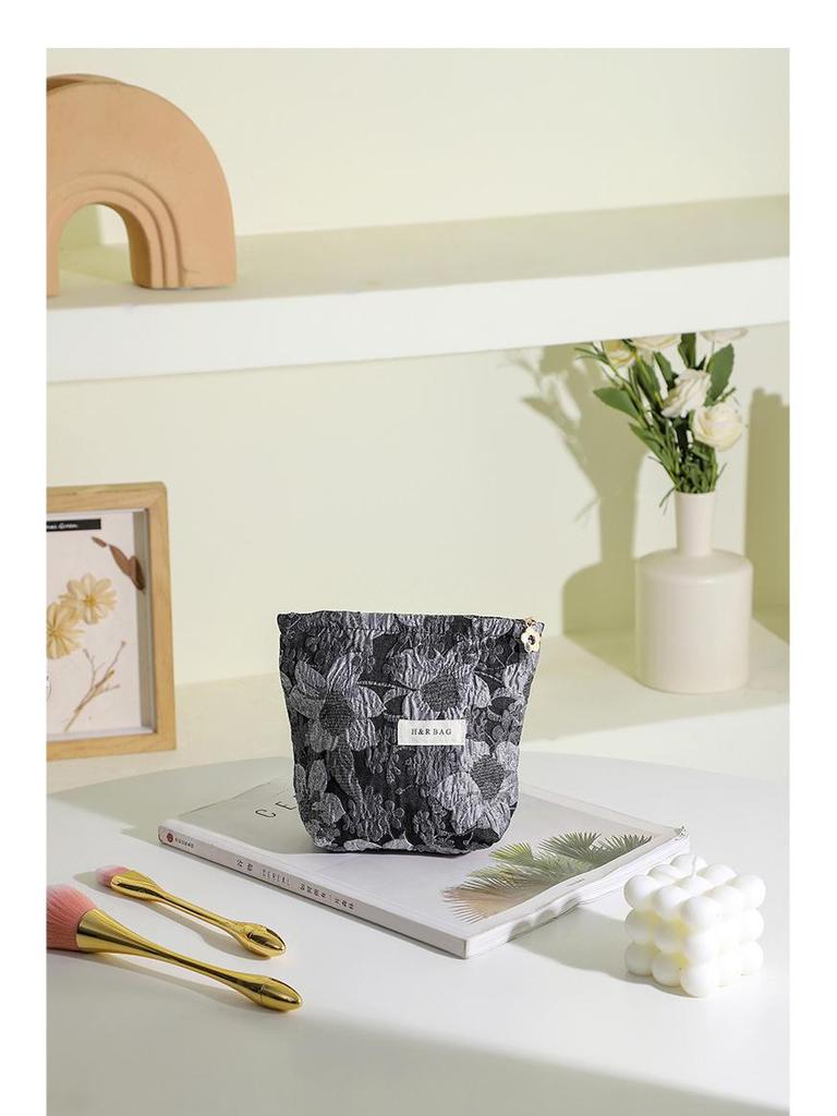 Embroidered Ramie Cotton & Linen Cosmetic Bag - Portable Canvas Storage for Lipstick and Skincare