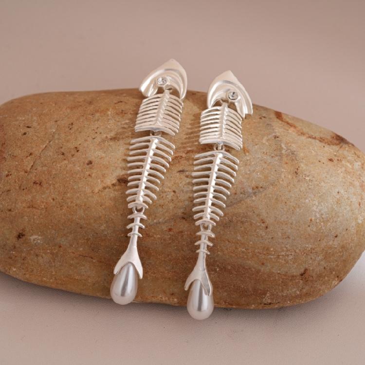 1 Pair Trendy Fishbone Inspired Pearls Earrings Featuring Tassels Design Elegant Accessory for Various Occasion