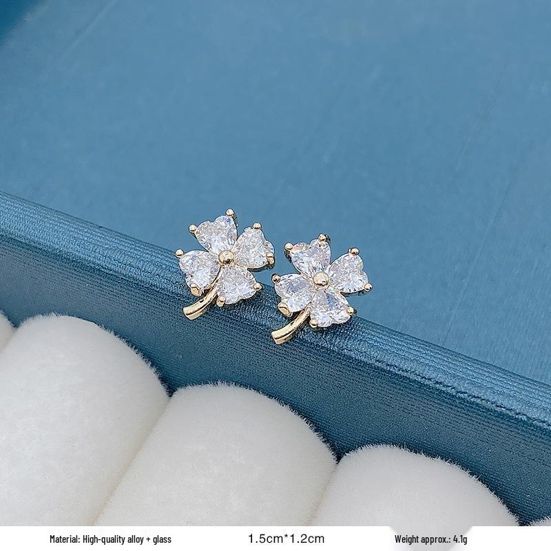 French Retro Pearl Plaid Earrings: Luxury Korean Studs for Women