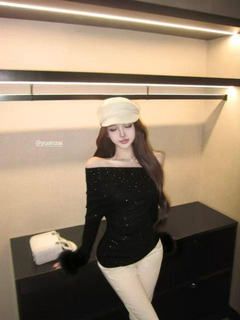 Women's One-Shoulder Rhinestone Long-Sleeve T-Shirt with Fluffy Cuffs - Slim Fit, Pure Desire Style, Sweet and Spicy Spring Top