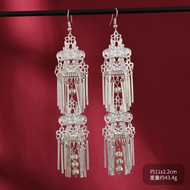 Niche double-layer Miao silver earrings, retro fringed personalized long earrings, women's middle earrings.
