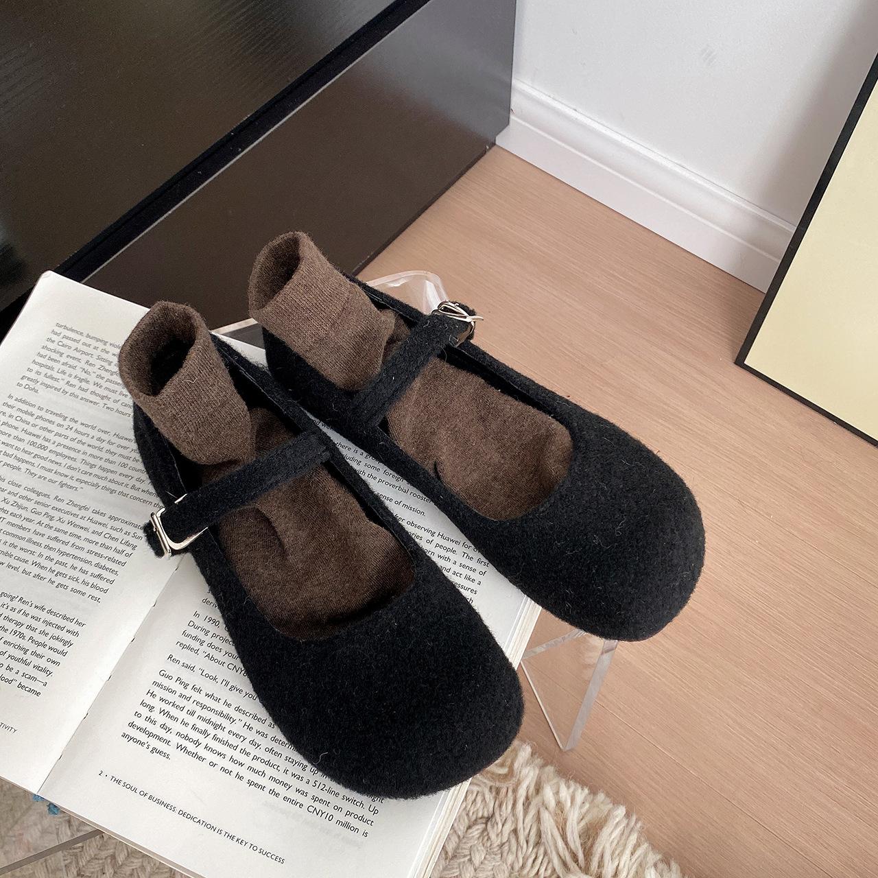 

Xiaoxiangfeng плюшевые туфли женские 2025 года новые осенне-зимние ретро туфли с круглым носком и плоским дном универсальные туфли Мэри Джейн из хлопка на мягкой подошве 40 чёрный