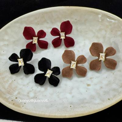 Elegante Zirkon-Blumenstecker - Nischenstil für Damen, Vielseitig für Herbst und Winter