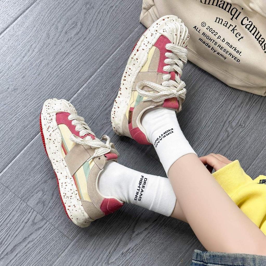 Evropská stanice 2025 nové trendy boty skořepinová špička silná podrážka prodlužující výšku neformální dámské boty niche červená inkoustová stříkající rozpouštěcí deskové boty