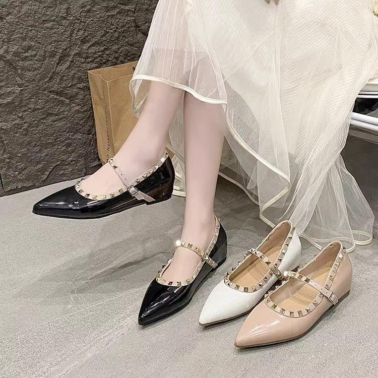 Small inner height increase single shoes women's 2025 summer temperament rivet pointed Mary Jane outside wearing shallow patent leather boat shoes