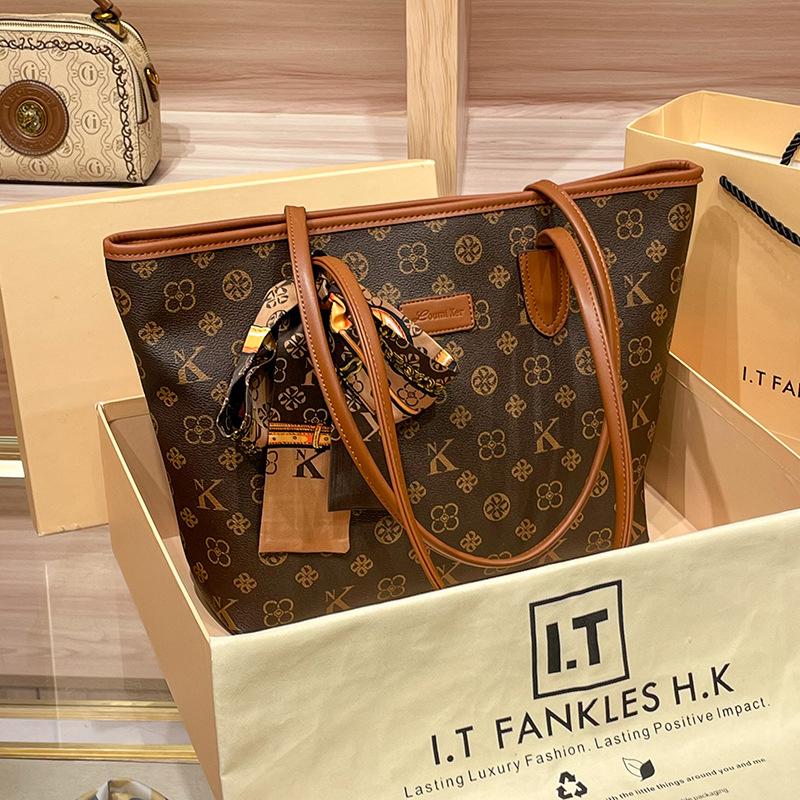 Leather Women's Bag New Vintage Flower Large Capacity Simple Tote Bag Versatile Handbag Shoulder Bag